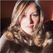 Sono laureata in Beni culturali, dopo la laurea ho effettuato il tirocinio in un museo archeologico, terminato il tirocinio ho preparato l’esame di stato per l’iscrizione all’albo delle guide turistiche. Da studentessa, neolaureata è laureata ho voluto tr